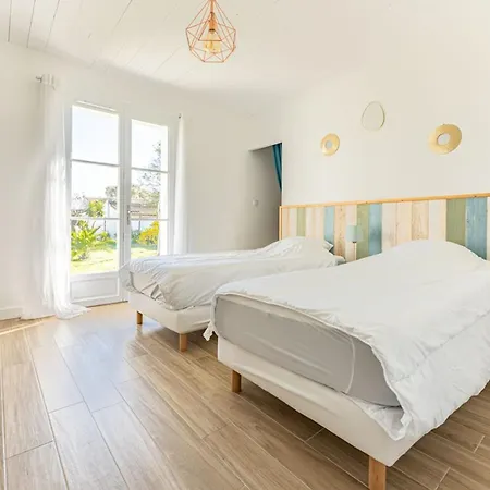 Maison Spacieuse Pour 8 Pers. Proche De La - Fr-1-835-23 *