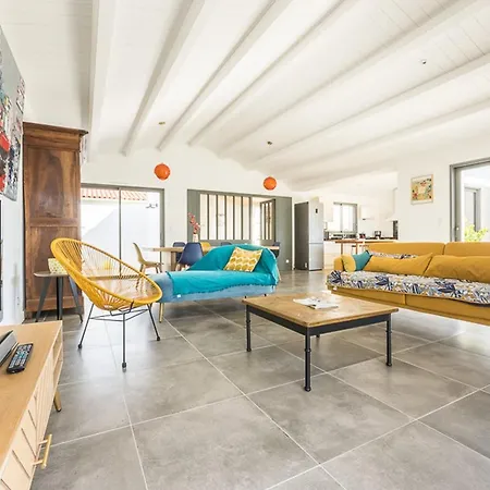 Maison Spacieuse Pour 8 Pers. Proche De La - Fr-1-835-23 *