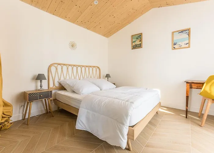 Maison Spacieuse Pour 8 Pers. Proche De La - Fr-1-835-23 度假居 *