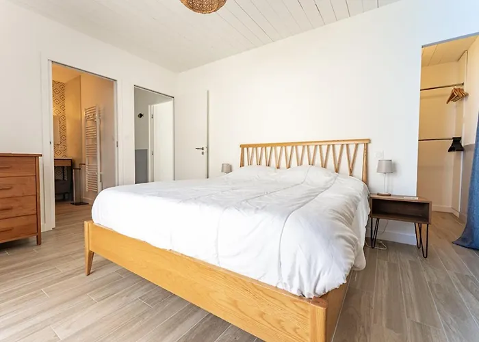 Maison Spacieuse Pour 8 Pers. Proche De La - Fr-1-835-23