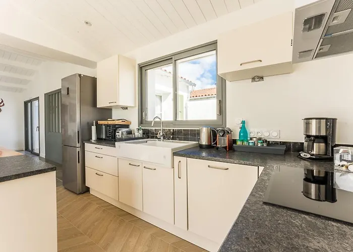 Maison Spacieuse Pour 8 Pers. Proche De La - Fr-1-835-23 度假居 *