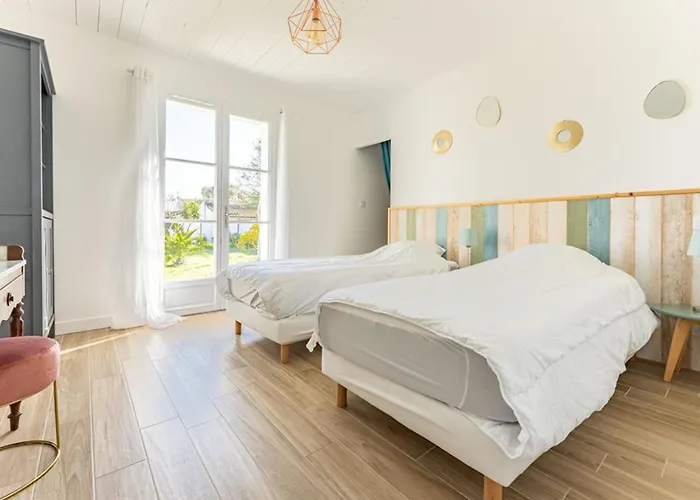 Maison Spacieuse Pour 8 Pers. Proche De La - Fr-1-835-23 *