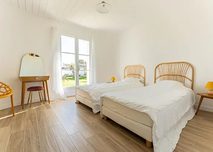 Maison Spacieuse Pour 8 Pers. Proche De La - Fr-1-835-23 度假居 *