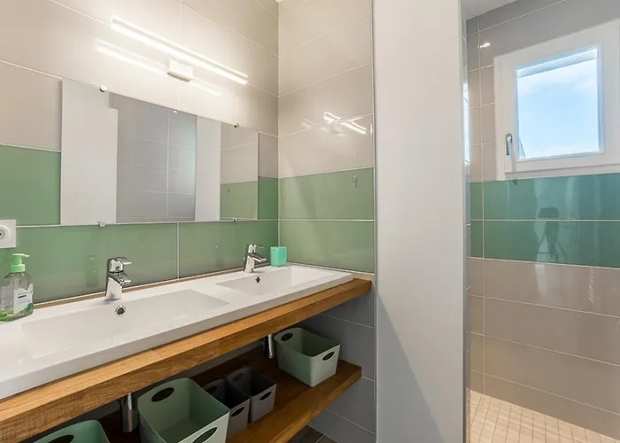 Maison Spacieuse Pour 8 Pers. Proche De La - Fr-1-835-23 *